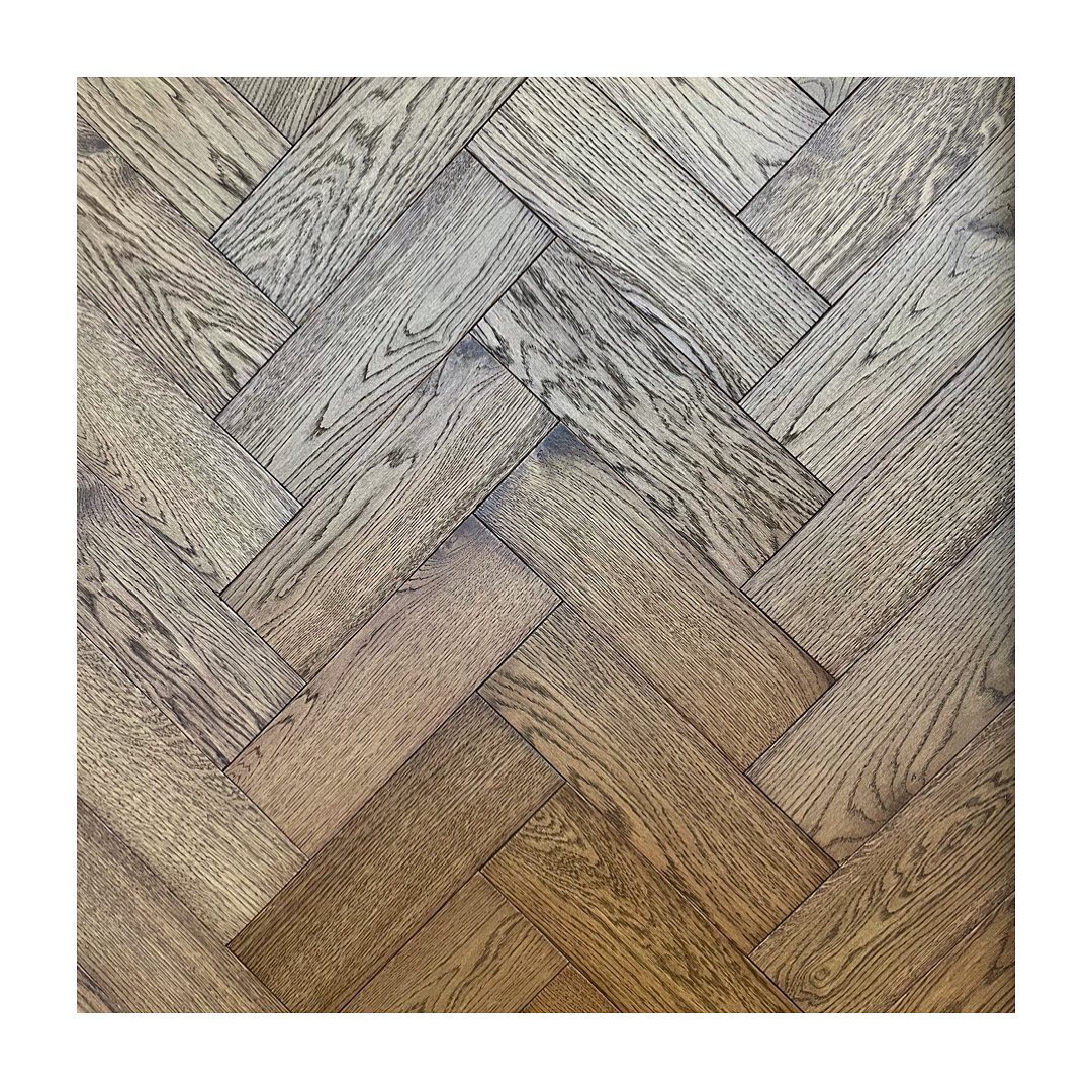Maxi Herringbone Smoked Oak
.
.
.
#galekovic_parquet #galekovic #parquet #smoked #oak #oiled #brushed #maxiherringbone #herringbone #design #ideas